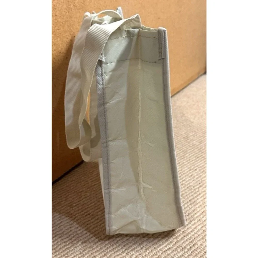 Lululemon small lunch Bag 100% Recycled Polypropylene 9